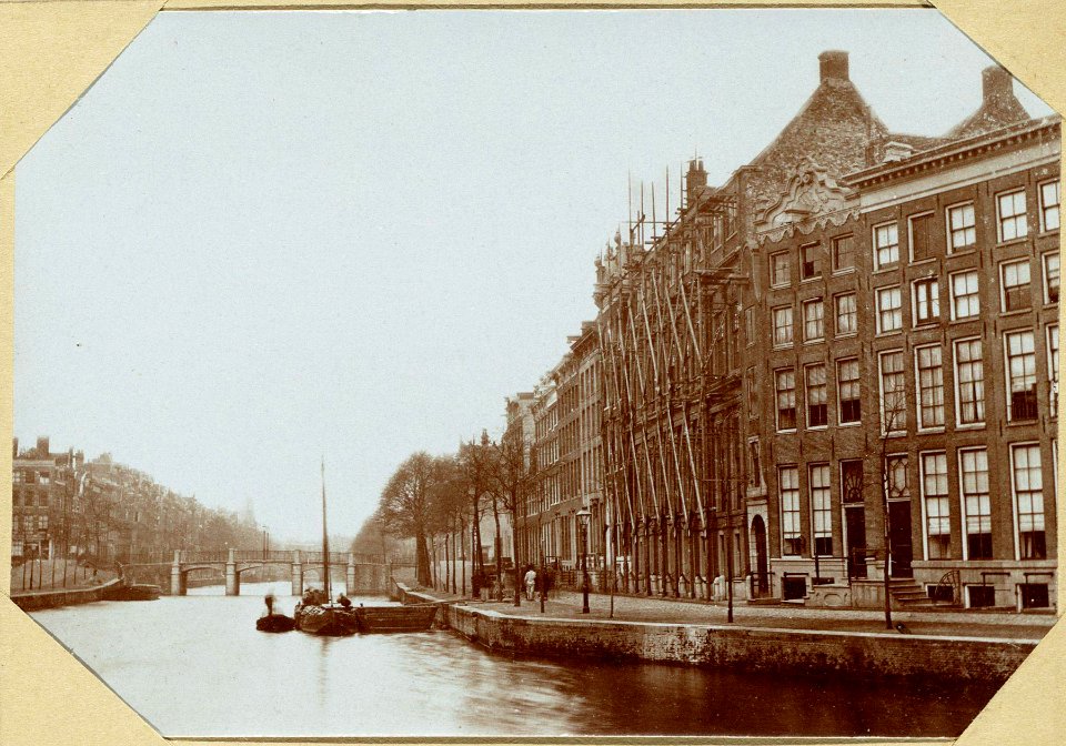 De Keizersgracht over de Westerstraat thans een brug gebouwd voor de Raadhuisstraat (sic)