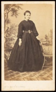 De La Marck De Lummen - carte de visite, Portret van een staande vrouw