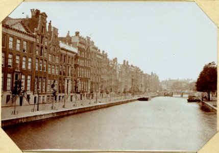 De Keizersgracht, gezien van de Spiegelstraat naar de brug 43 in de Leidsestraat - Westzijde