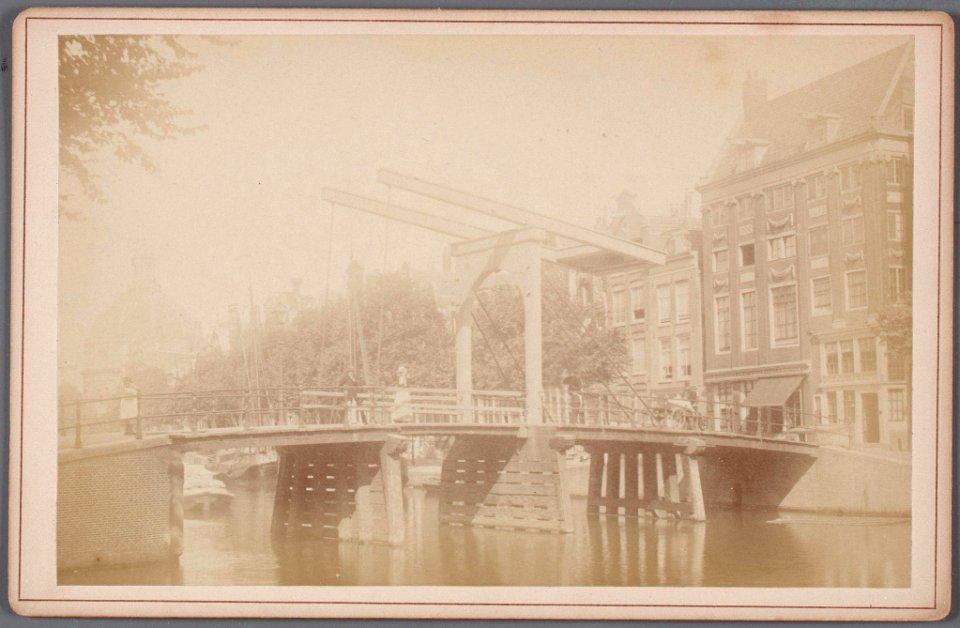 De Lijnbaansbrug over het Singel voor de Lijnbaanssteeg, voor de vernieuwing in 1883