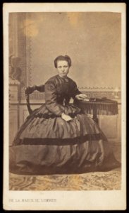 De La Marck De Lummen - carte de visite, Portret van een jonge vrouw, gezeten