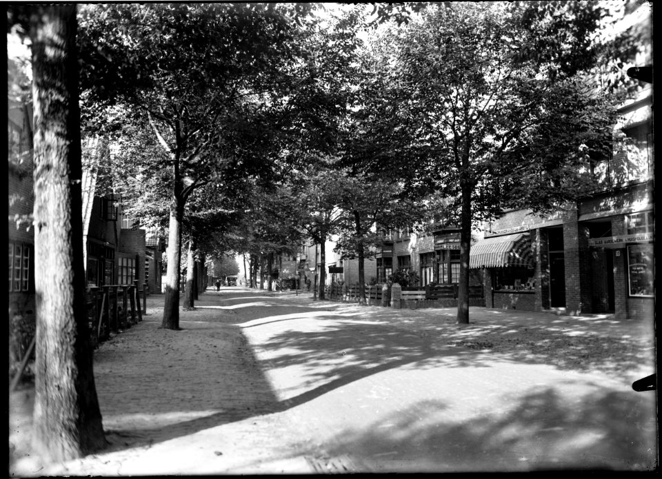 De lommerrijke Jan Oldenburgstraat gezien naar het westen - Regionaal Archief Alkmaar - FO1400024
