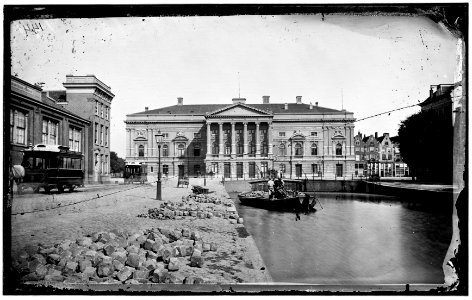 De Lijnbaansgracht gezien naar de oude Stadsschouwburg op het Leidseplein na de uitbreiding van 1874 photo
