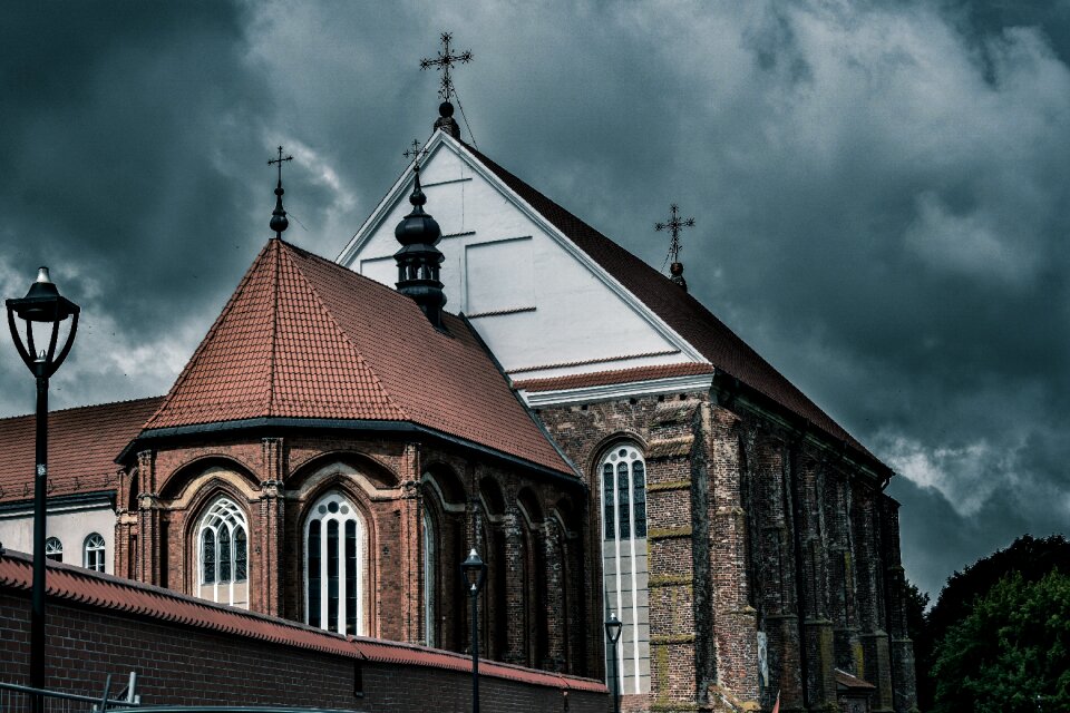 Sky building creepy