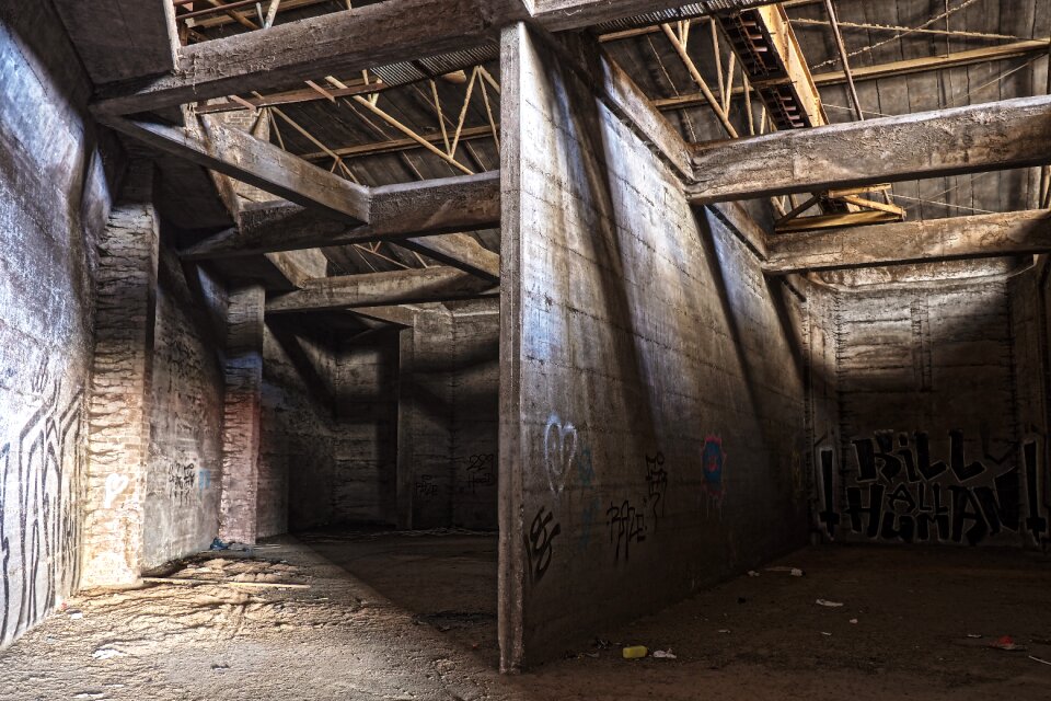 Building warehouse empty