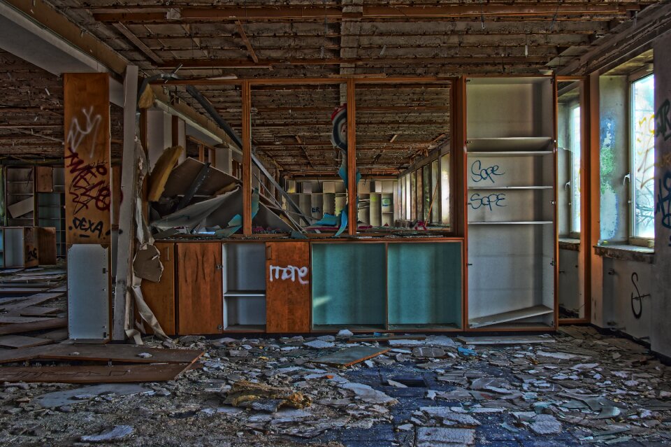 Architecture abandoned old