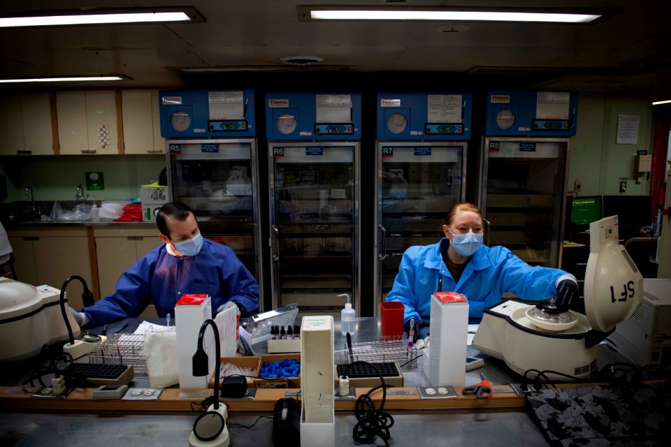 Daily Operations in the Blood Bank Aboard USNS Comfort (49826610101)