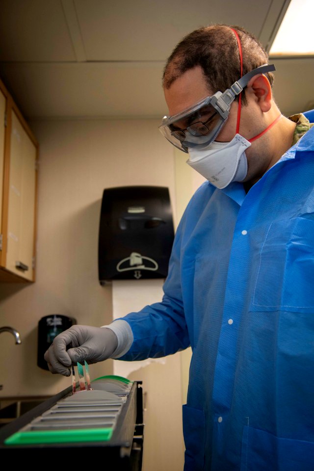 Daily Operations in the Histology Lab Aboard USNS Comfort (49826926977)