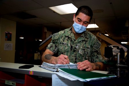 Daily Operations in Patient Wards Aboard USNS Comfort (49826842507)