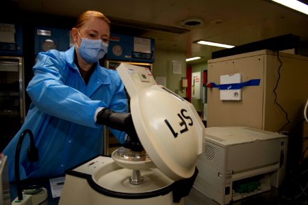 Daily Operations in the Blood Bank Aboard USNS Comfort (49826610586)