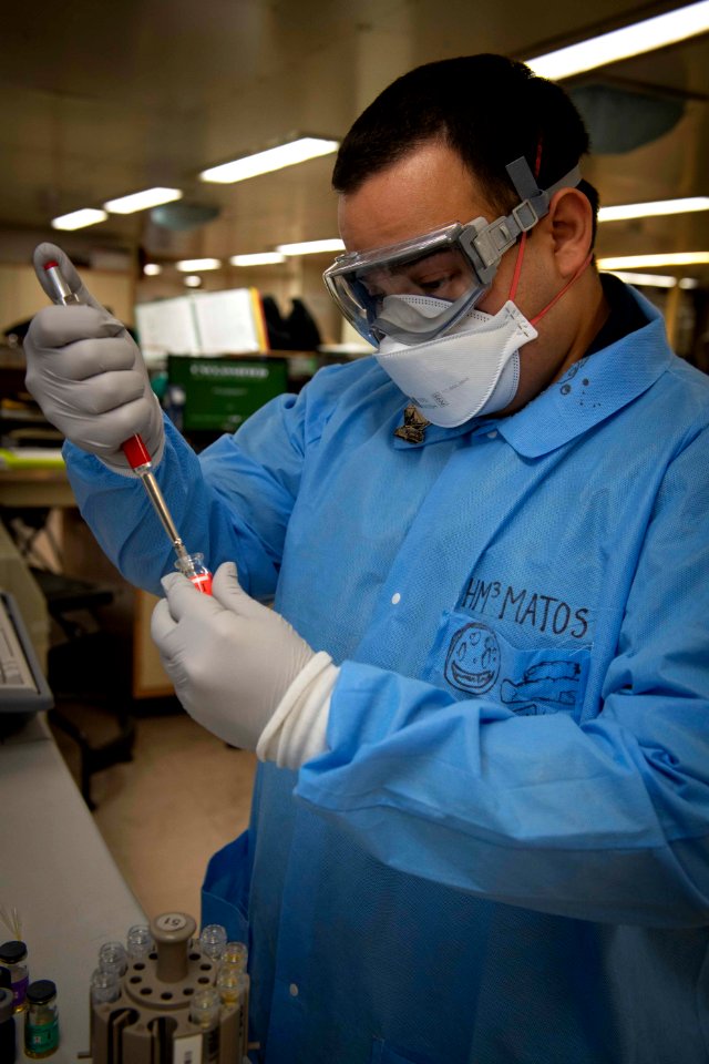 Daily Operations in the Core Lab Aboard USNS Comfort (49826901392)