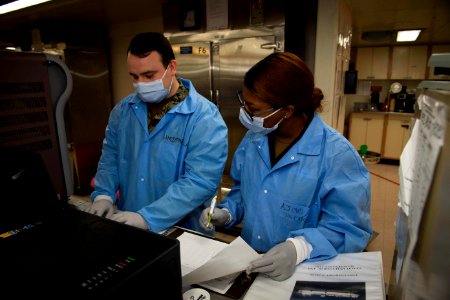 Daily Operations in the Core Lab Aboard USNS Comfort (49826585156)