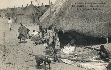 Dakar-Dans le village des pêcheurs Lébous (AOF)