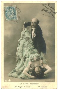 Dalhias & Angèle Heraud in La danse renversée W Étoile. Photo Walery