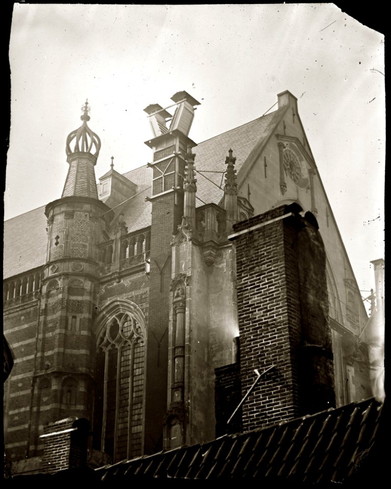 Dam 12, Nieuwe Kerk, exterieur, details, foto 1 Jacob Olie (max res)