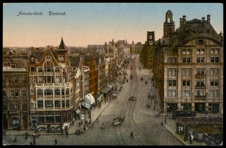 Dam 1. met de Bijenkorf en het Damrak gezien richting Centraal Station. Uitgave J. Sleding, Amsterdam, Afb PBKD00313000003