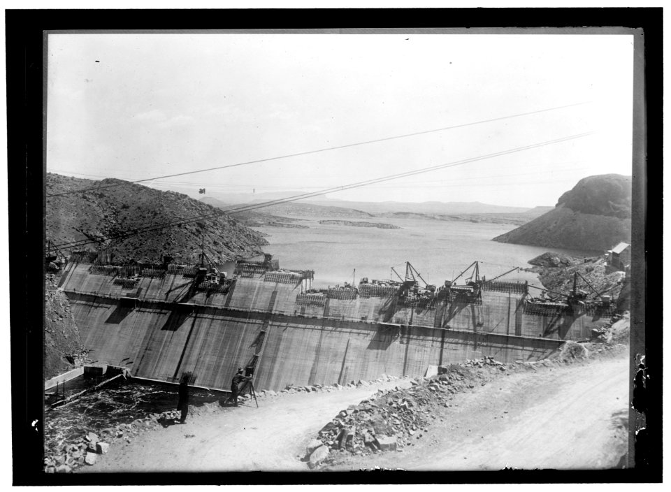 DAM UNDER CONSTRUCTION LOC hec.06881