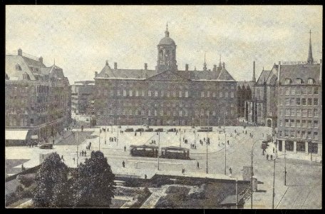 Dam met koninklijk paleis, rechts het Damrak en links het Rokin. Uitgever Rembrandt, Amsterdam, Afb ANWU01678000008 photo