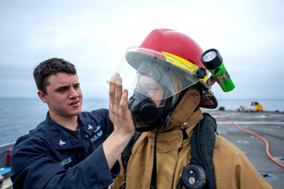 Damage control training 140421-N-IC565-093