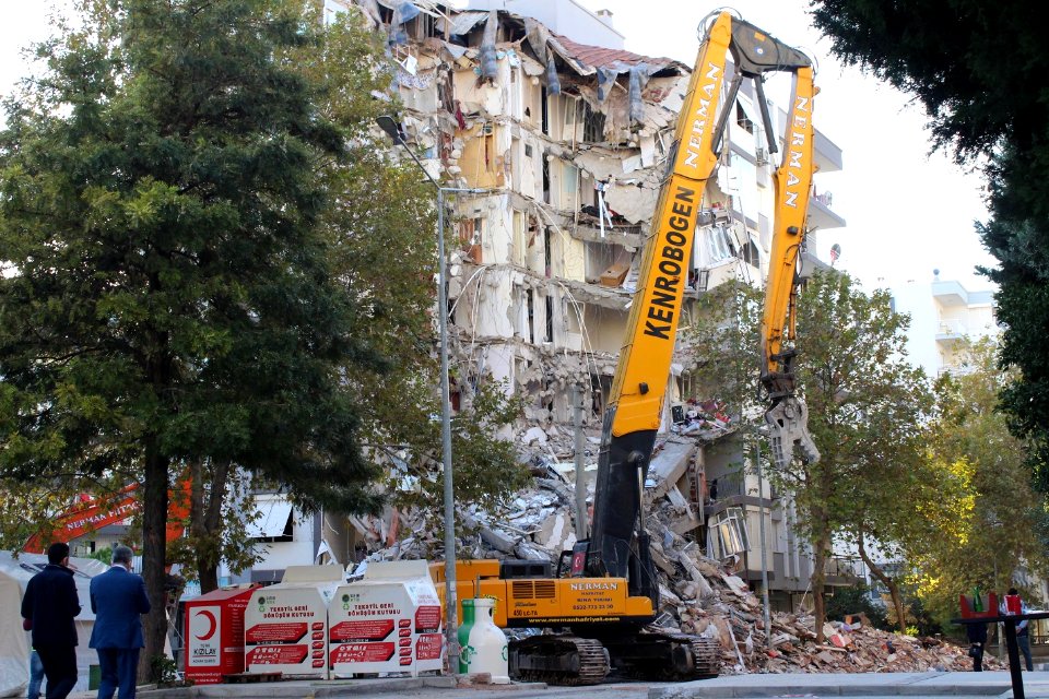 Damaged building due of earthquake photo