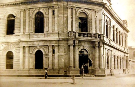 Damage to Ilustre Instituto Veracruzano near the Naval Academy, Veracruz Intervention, 1914 (26682045423)