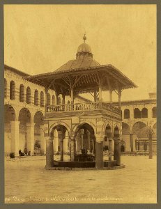 Damas. Fontaine des ablutions dans la cour de la grande mosquée - Bonfils. LCCN2004670454