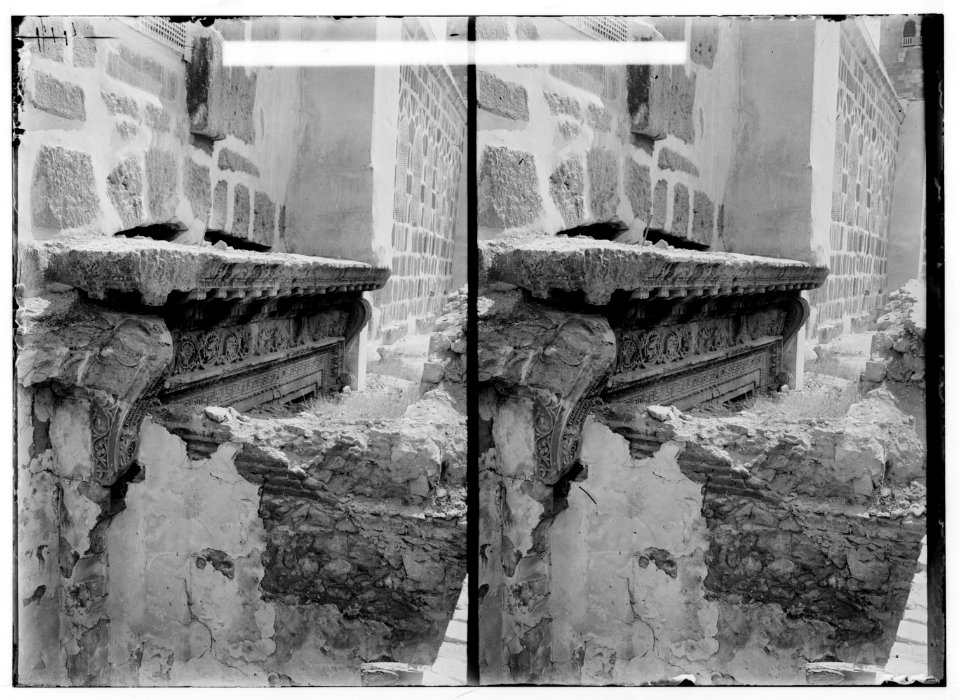 Damascus (Esh-Sham). Old portal with Greek inscription LOC matpc.01150