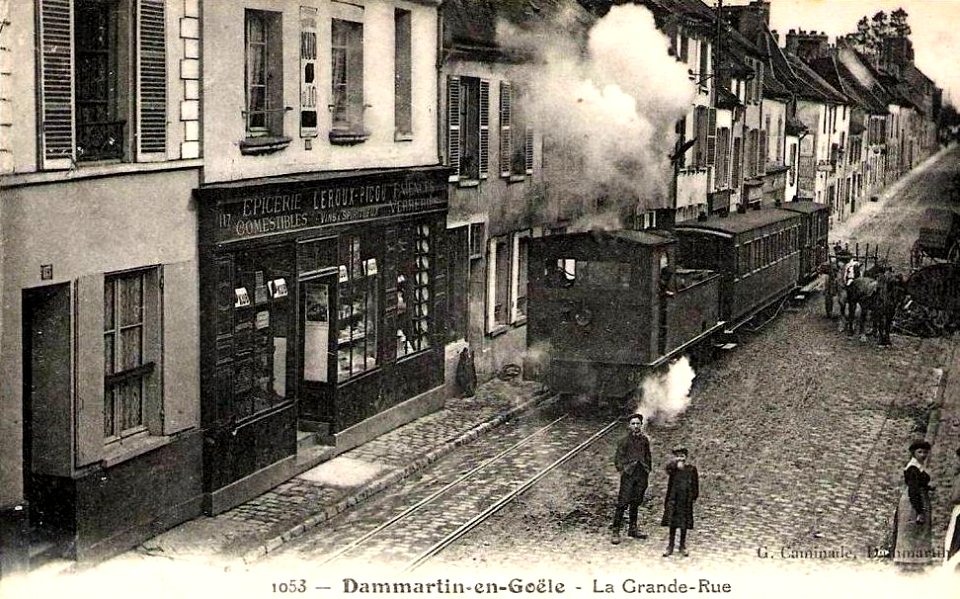 Dammartin-en-Goële (77), train du tramway de Meaux à Dammartin