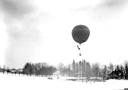 Dampfwinde und hochsteigender Fesselballon - CH-BAR - 3238359