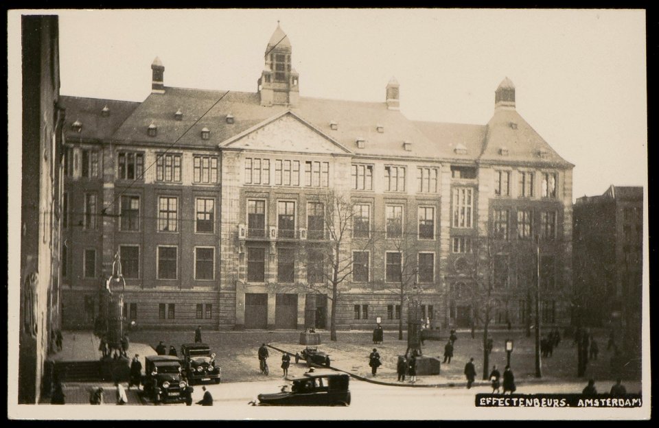 Damrak met het Beursplein en de Effectenbeurs J. Vlieger, Amsterdam, Afb PBKD00312000049