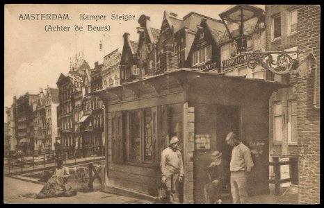 Damrak met de Kampersteiger die verbonden is met de achterzijde van de Warmoesstraat . Verso stempel 'Verzameling C. Spook Amsterdam', Afb PBKD00312000054