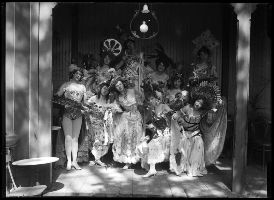 Dancers in the revue Susanna Wallström at Kristallsalongen 1908 - SMV - K020