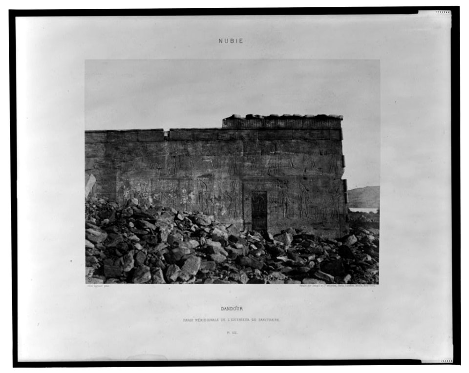 Dandoûr - paroi (sic) méridionale de l'extérieur du sanctuaire - FT (monogram) Félix Teynard phot. LCCN2001695368
