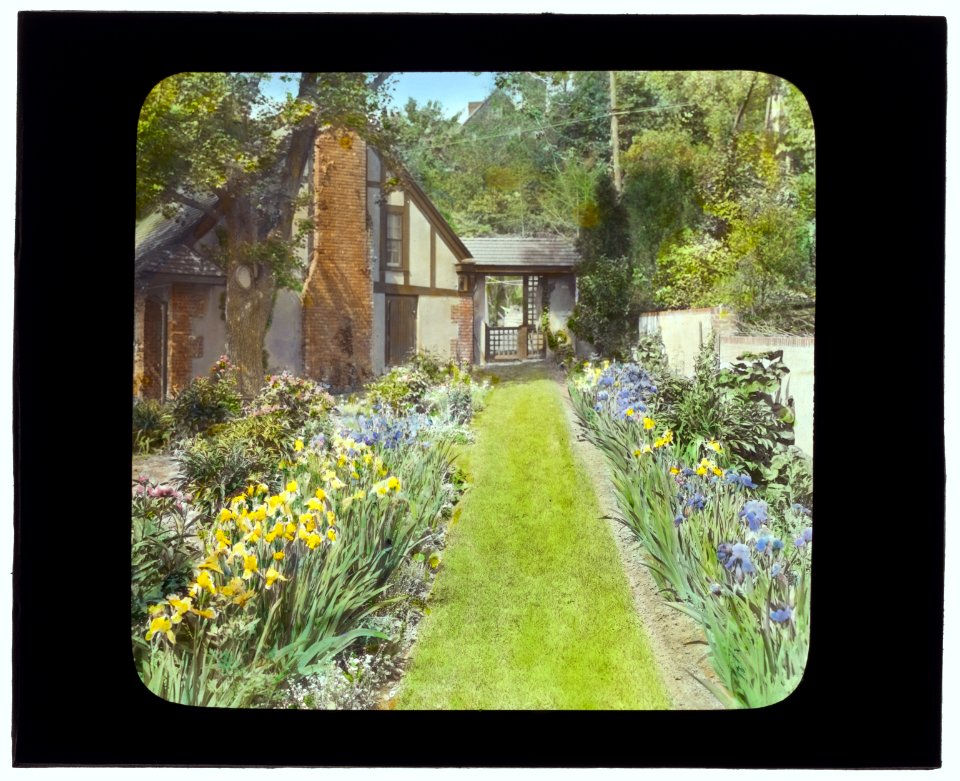 Daniel Elezer Pomeroy house, Beech Road, Englewood, New Jersey. Iris pathway LCCN2008676098