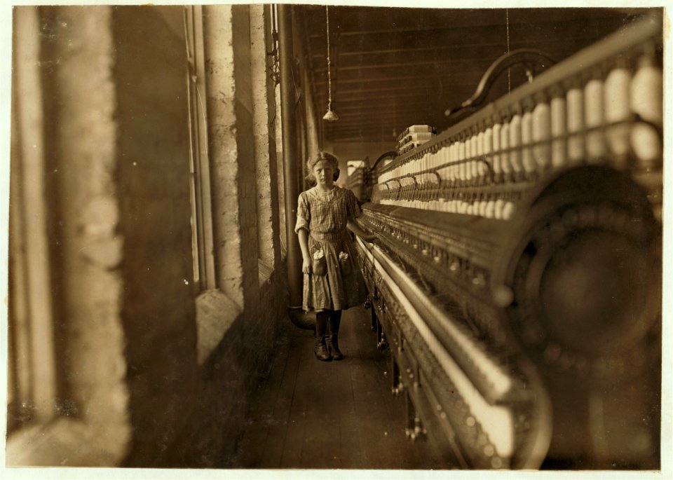 Daniel Mfg. Co., Lincolnton N.C. Girl beginning to spin. Many of these there. LOC cph.3b32762