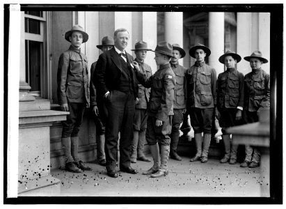Daniels & Boy Scouts LCCN2016820784