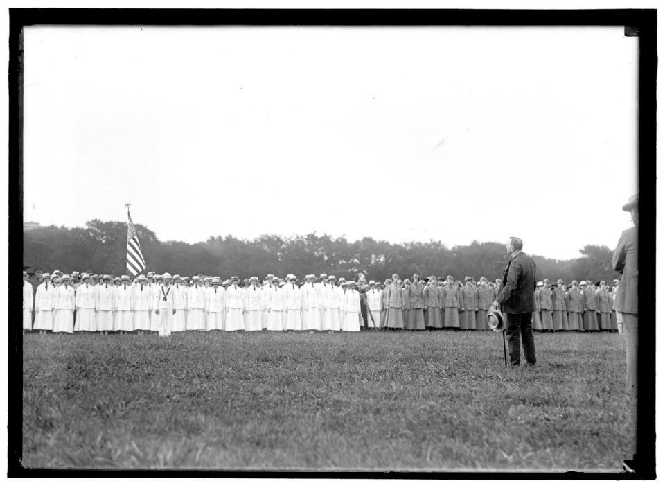 DANIELS, JOSEPHUS. SECRETARY OF THE NAVY, 1913-1921. REVIEWING YEOMAN (F) BEFORE THEIR DISMISSAL LCCN2016870299