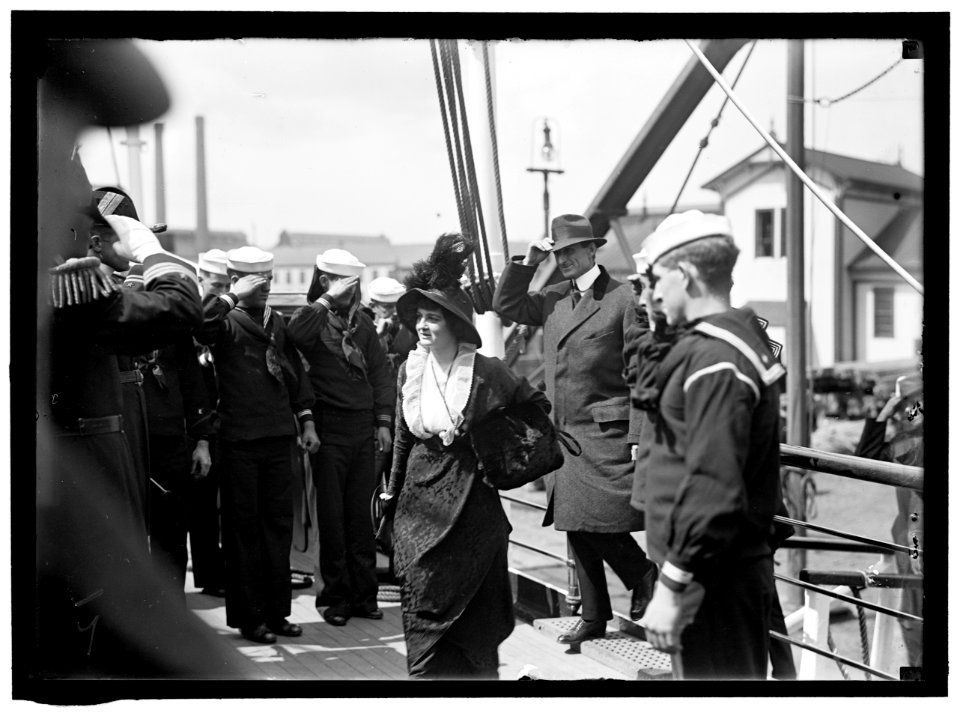 DANIELS, MRS. JOSEPHUS. TARGET PRACTICE LOC hec.02293