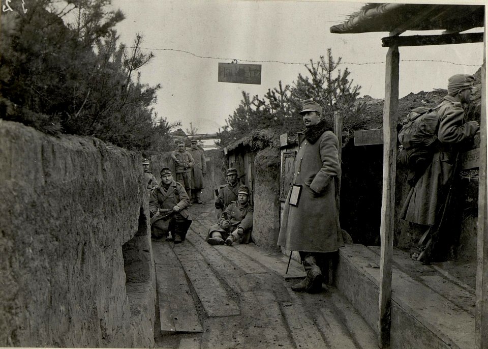 Dankplatz in einem Schützengraben nördl.Ksany. I.R.71. (BildID 15539523)