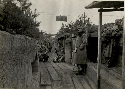 Dankplatz in einem Schützengraben nördl.Ksany. I.R.71. (BildID 15539523)