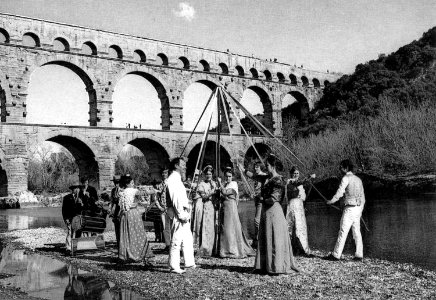 Danse des cordelles au Pont du Gard