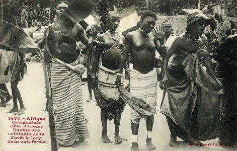 Danses des habitants de la forêt le long de la voie ferrée (Côte d'Ivoire)