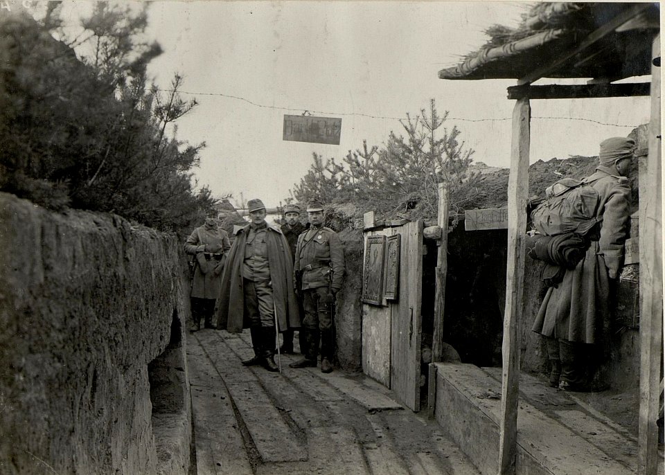 Dankplatz in einem Schützengraben nördl.Ksany - IR 71. (BildID 15539530)