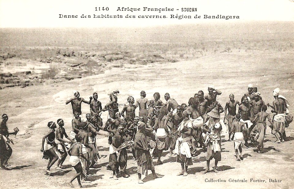 Danse des habitants des cavernes-Région de Bandiagara (AOF)