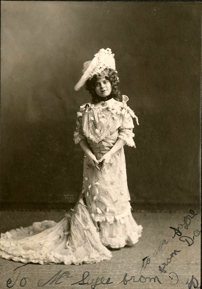 Daphne Pollard, juvenille opera comedienne (SAYRE 8340)