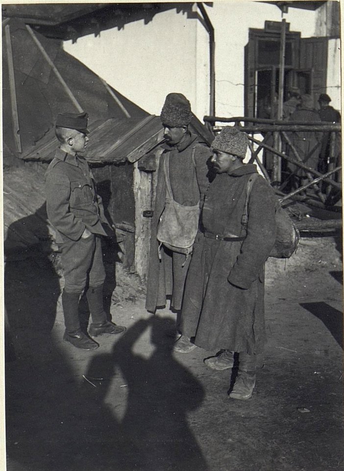 Darstellung von russischen Soldaten und auch öst. - ungarischen Truppen, die aus der Kriegsgefangenschaft heimkehren (BildID 15689675)