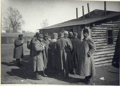 Darstellung von russischen Soldaten und auch öst. - ungarischen Truppen, die aus der Kriegsgefangenschaft heimkehren (BildID 15689696)