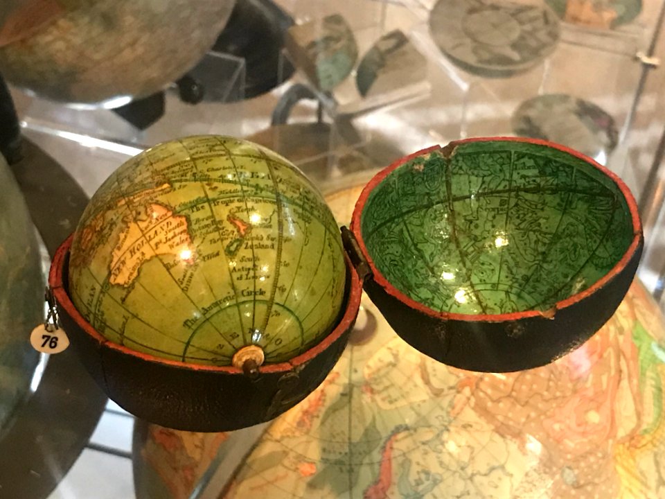 Darton & Co. - Darton’s pocket globe - Whipple Wh.0076