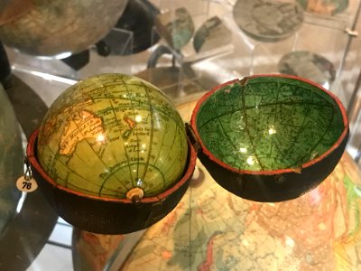 Darton & Co. - Darton’s pocket globe - Whipple Wh.0076