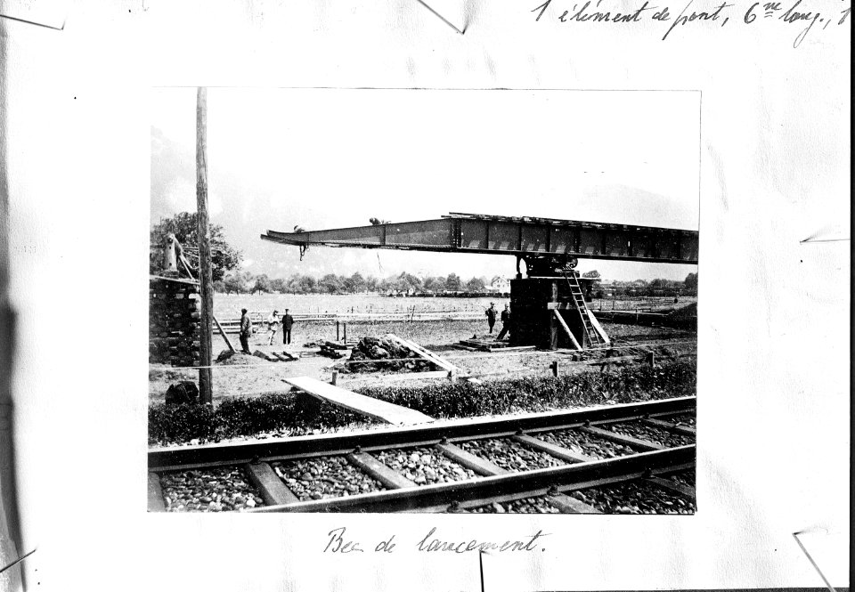 Das Ende einer eisernen Eisenbahnbrücke - CH-BAR - 3241638